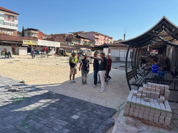 Yerköy Belediye Başkanı Fatih Arslan Köylü Pazarı'ndaki Parke Çalışmalarını İnceledi
