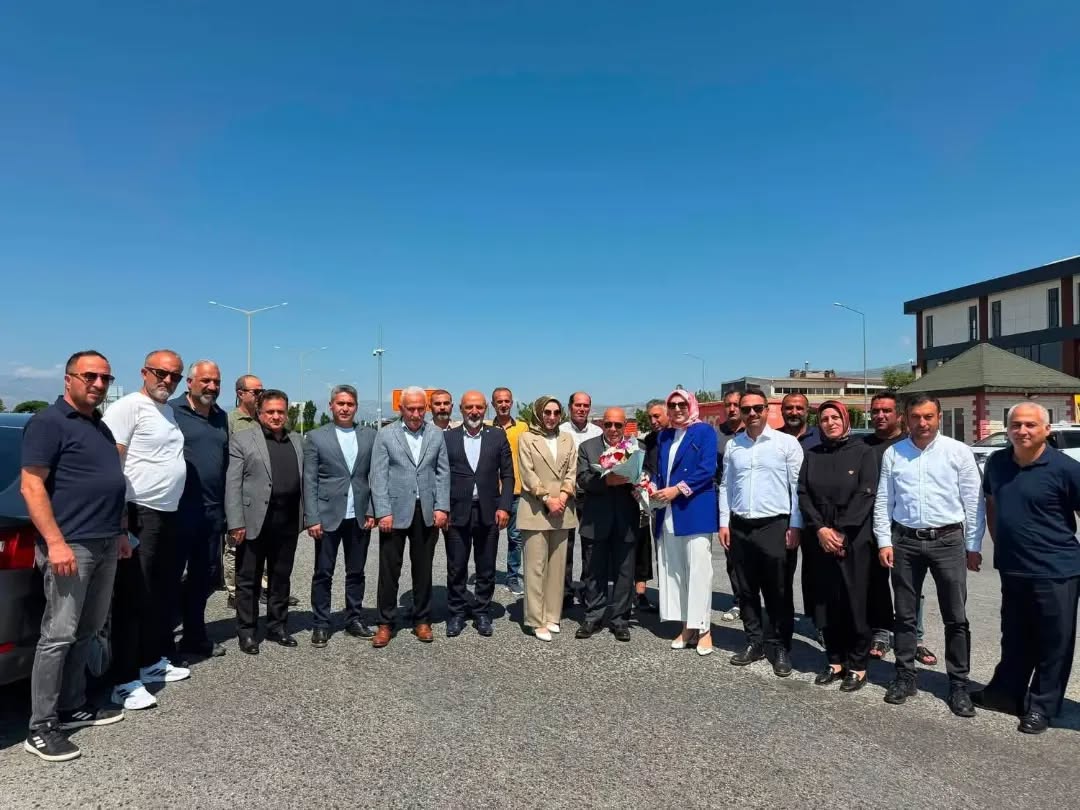 Hizmet-İş Teşkilatı Erzincan'da Buluştu: Genel Başkan Mahmut Arslan Düğün Merasimine Katıldı