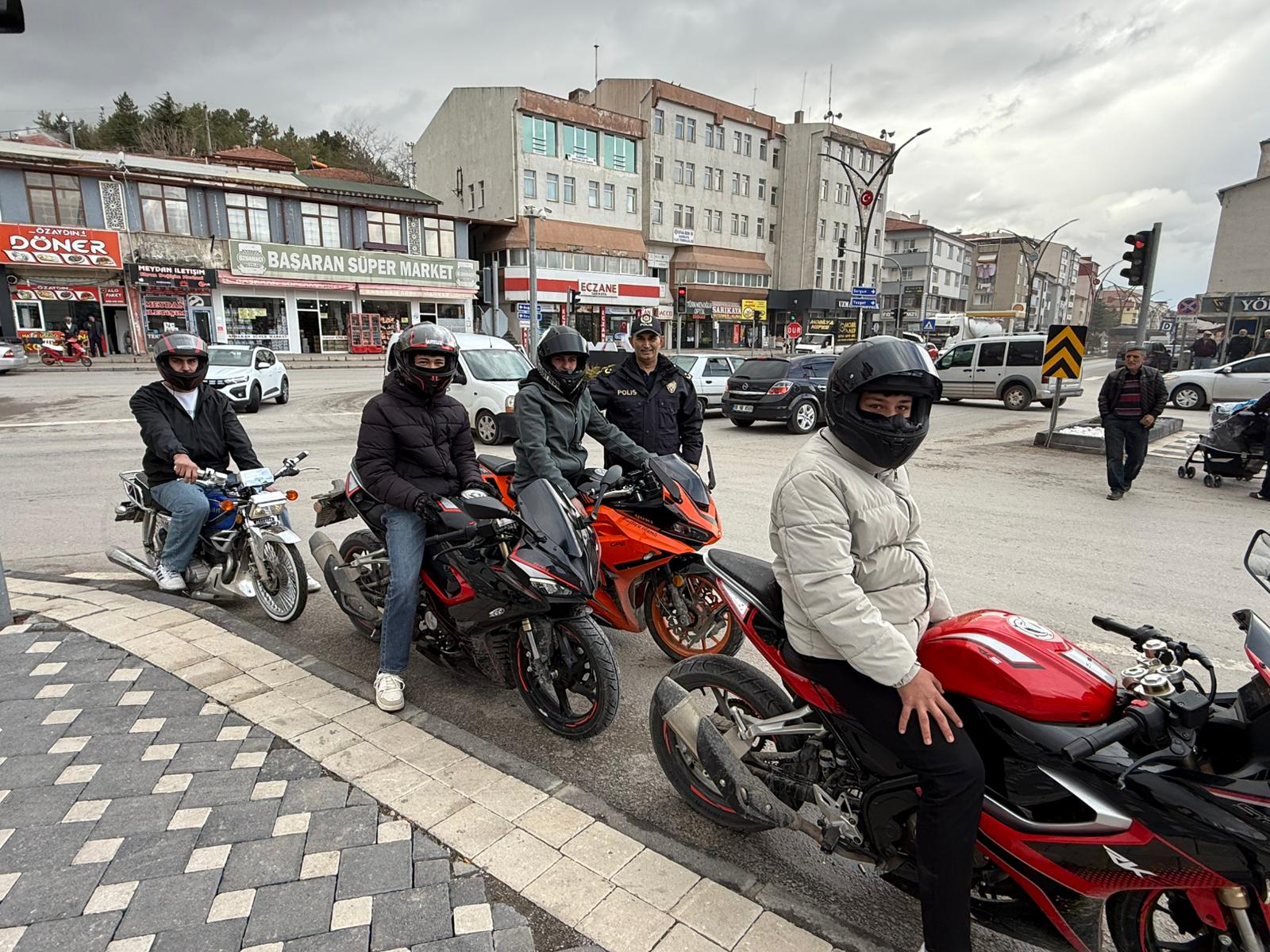 Yozgat Emniyeti'nden Motosiklet Sürücülerine Uyarı: Kask Hayat Kurtarıyor