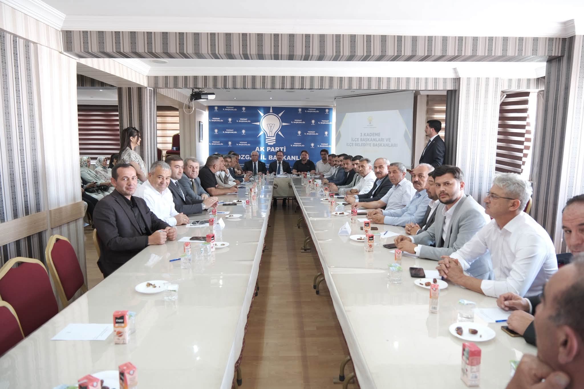 AK Parti Yozgat'ta Teşkilat ve Belediyeler Aynı Masada