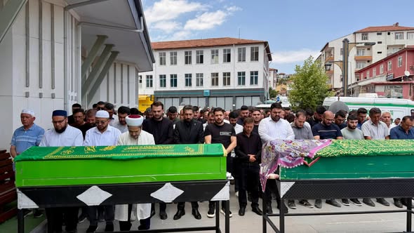 AK Parti Çekerek Teşkilatını Yasa Boğan Veda: Seyit Canbaş Son Yolculuğuna Uğurlandı