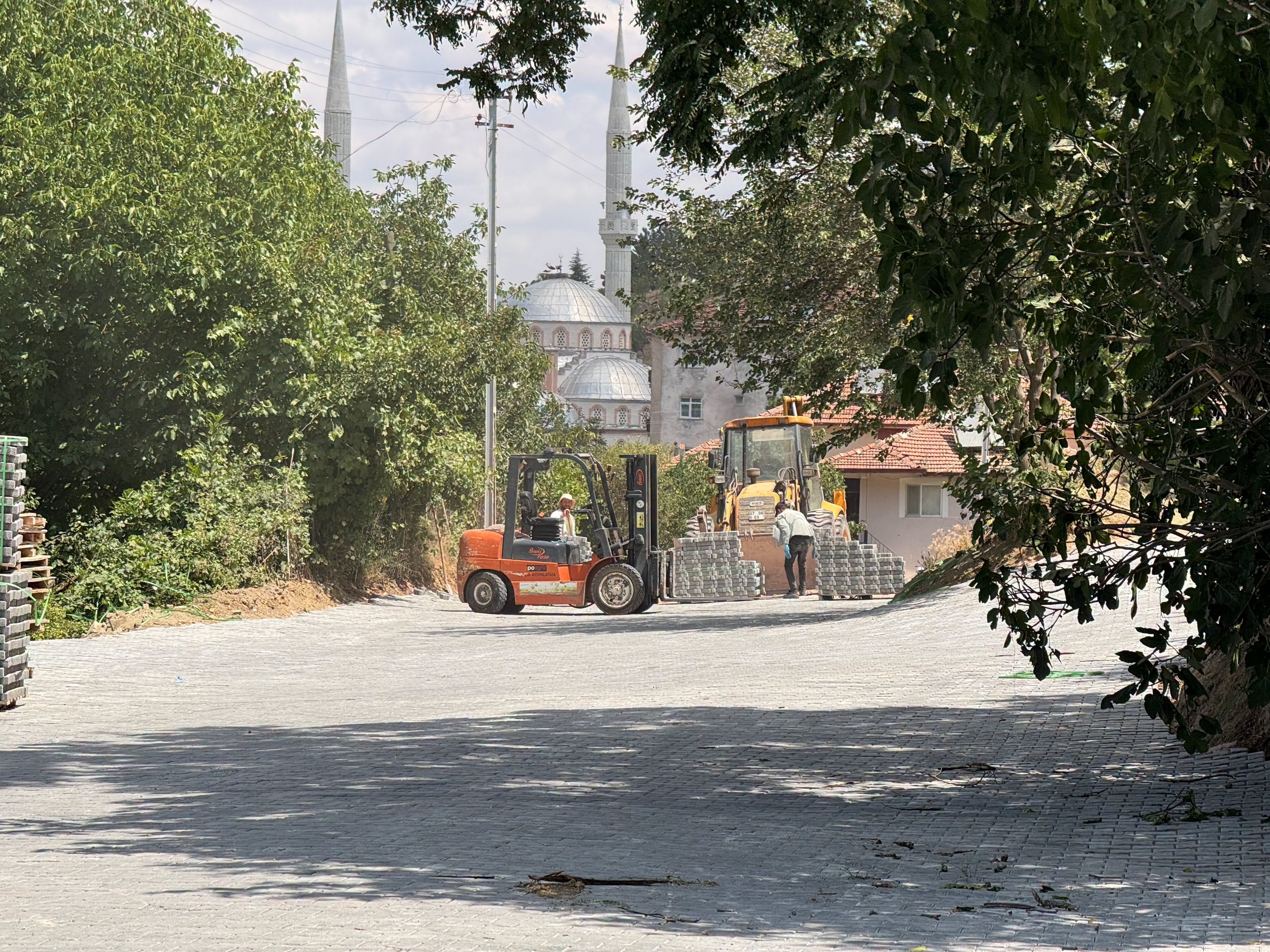 Aydıncık'ta Kilitli Parke Seferberliği: Eymir Caddesi ve Camii Sokak Yenileniyor