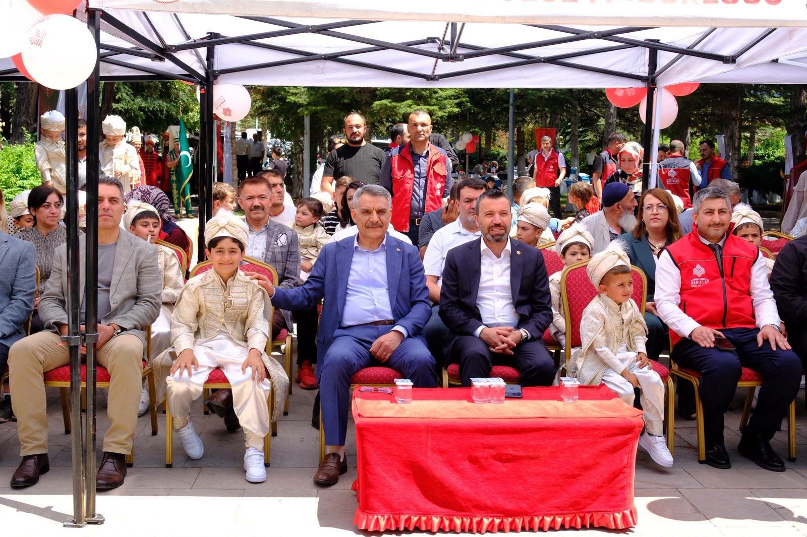 Yozgat'ta 32 Çocuk İçin Unutulmaz Gün: Geleneksel Sünnet Şöleni Sevinci Yaşandı