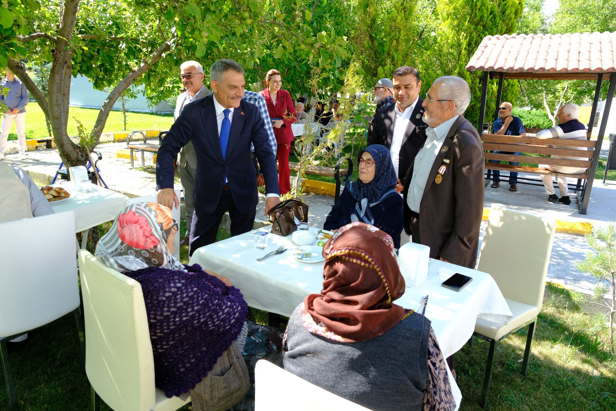Vali Özkan, Kıbrıs Gazileriyle Aynı Sofrada Buluştu