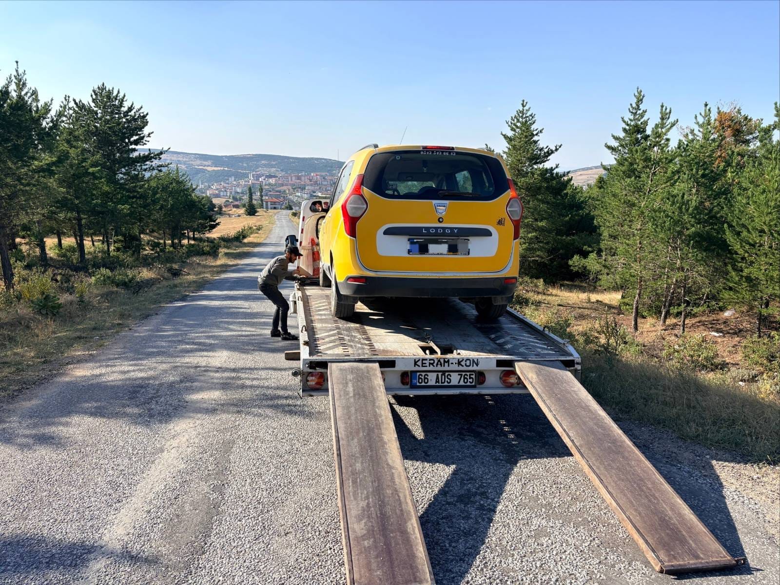 Akdağmadeni'nde Yakalama Kararı Bulunan Araç Trafik Denetiminde Ele Geçirildi