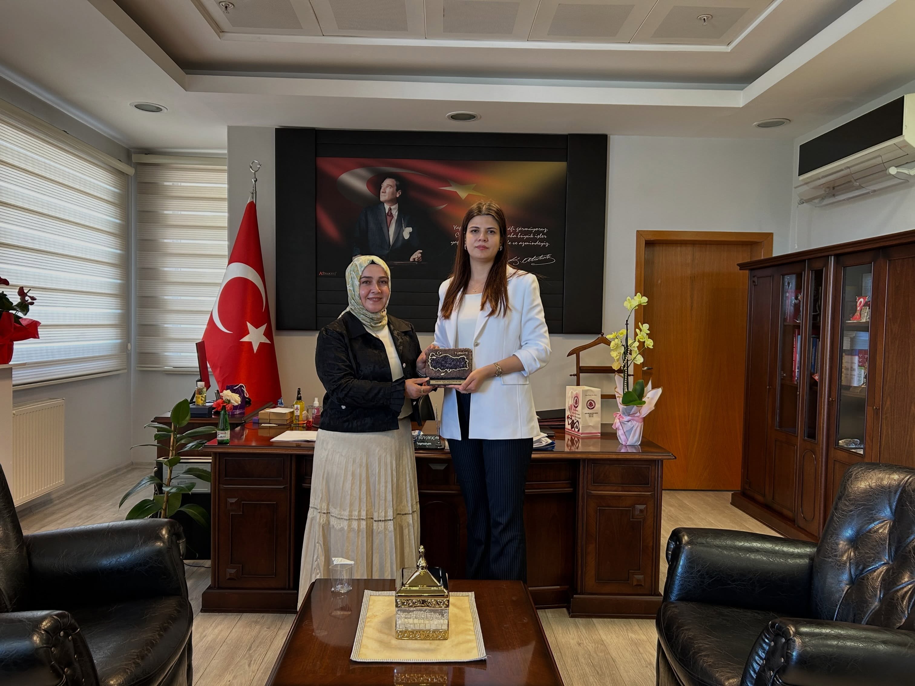 Kadın Girişimciden Kadın Kaymakama Anlamlı Ziyaret