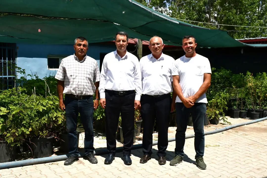 Kaymakam Canpolat'tan Mehmetbeyli'nde Üreticilere Destek Ziyareti