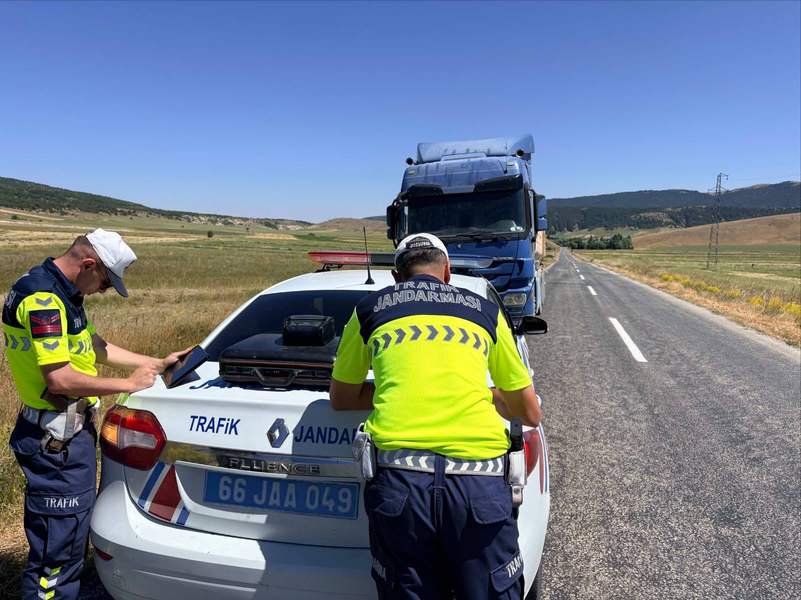 Jandarma Göz Açtırmadı: Yük Taşımacılığı Denetiminde 6 Sürücüye Ceza