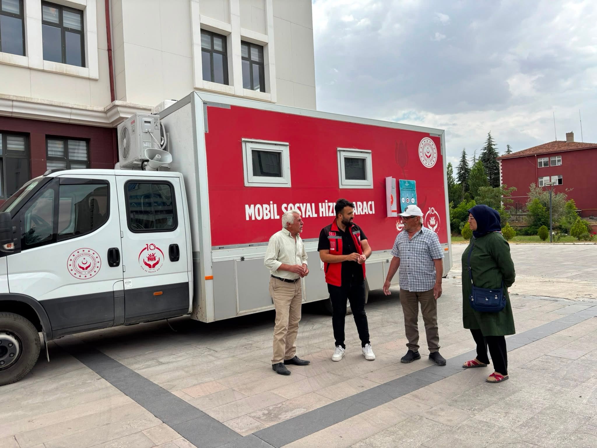 Mobil Sosyal Hizmet Aracı Şefaatli'de Vatandaşlarla Buluştu