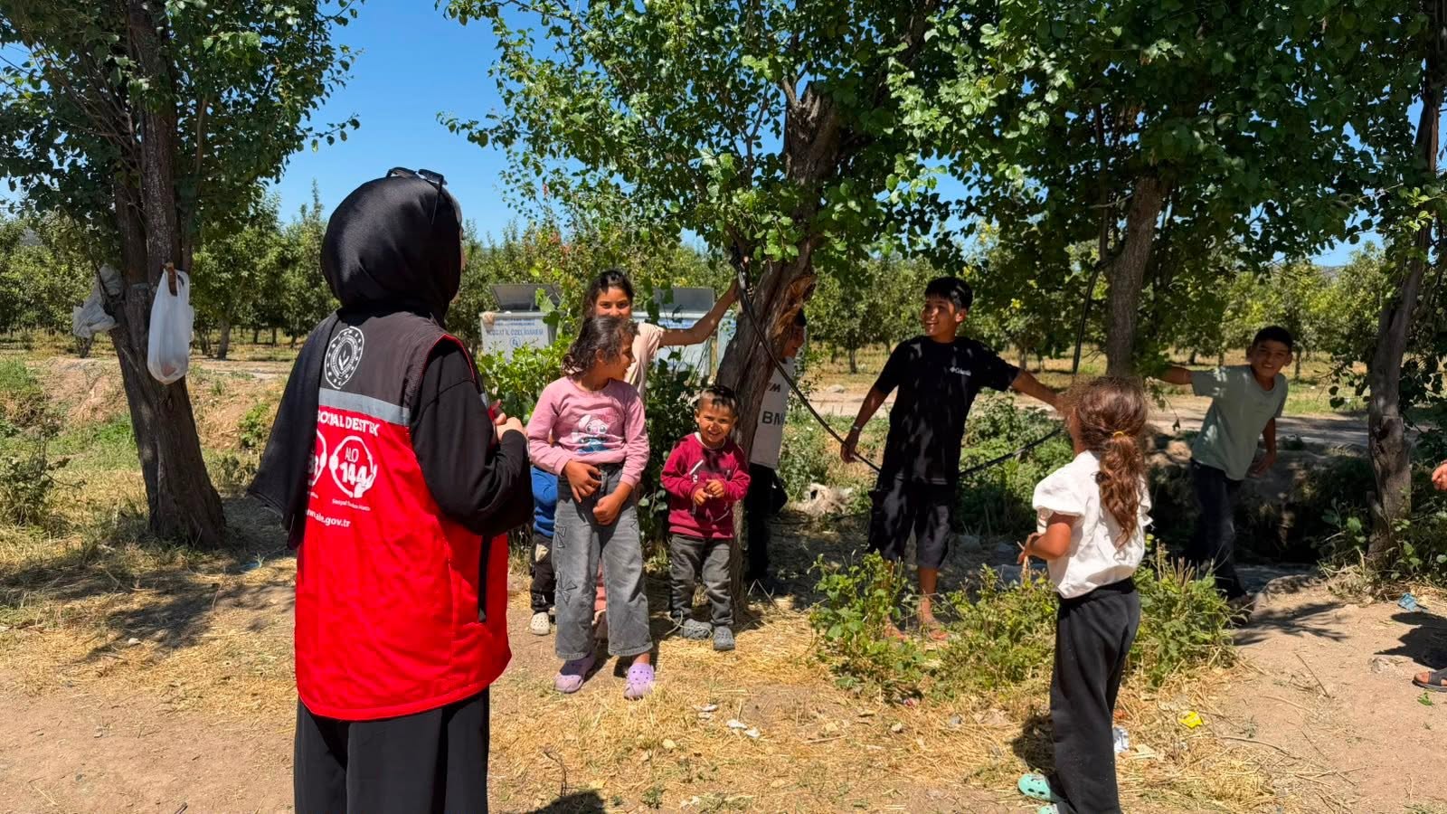 Sorgun'da Mevsimlik Tarım İşçileri Yalnız Bırakılmadı