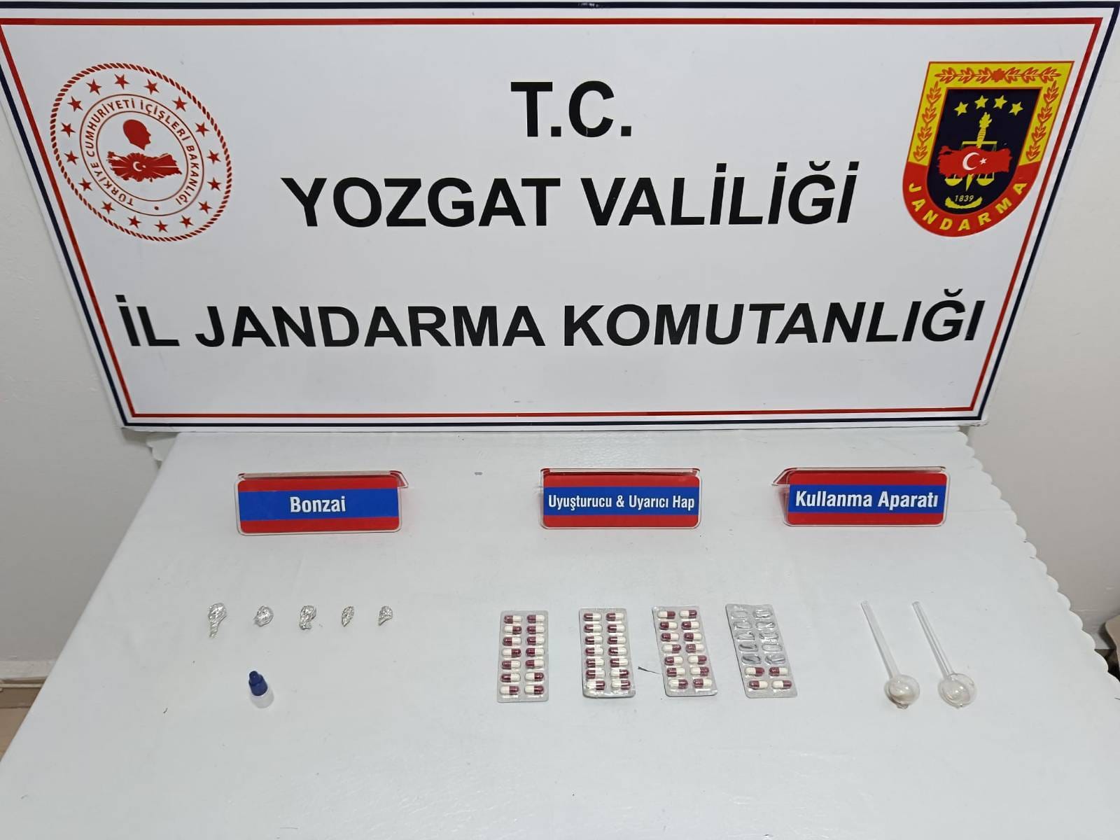 Yozgat'ta Jandarmadan Uyuşturucuya Darbe! Bonzai ve 46 Sentetik Hap Ele Geçirildi