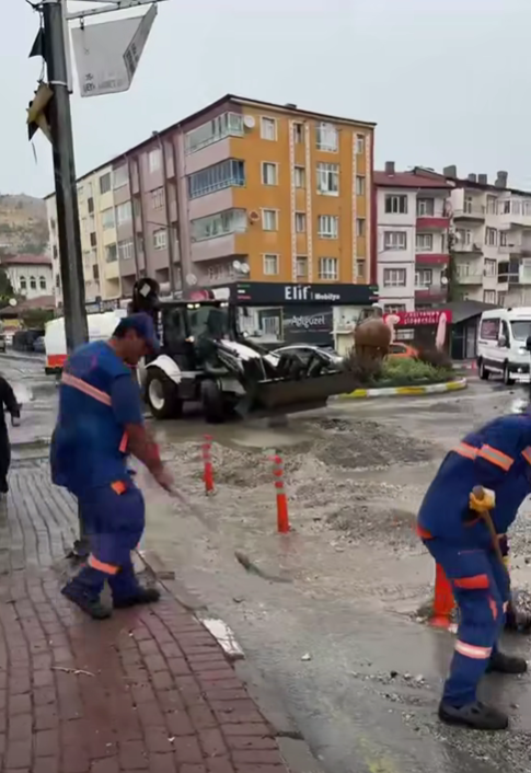 Yozgat Belediyesi Teyakkuzda! Şiddetli Yağışın Ardından Ekipler Sahaya İndi