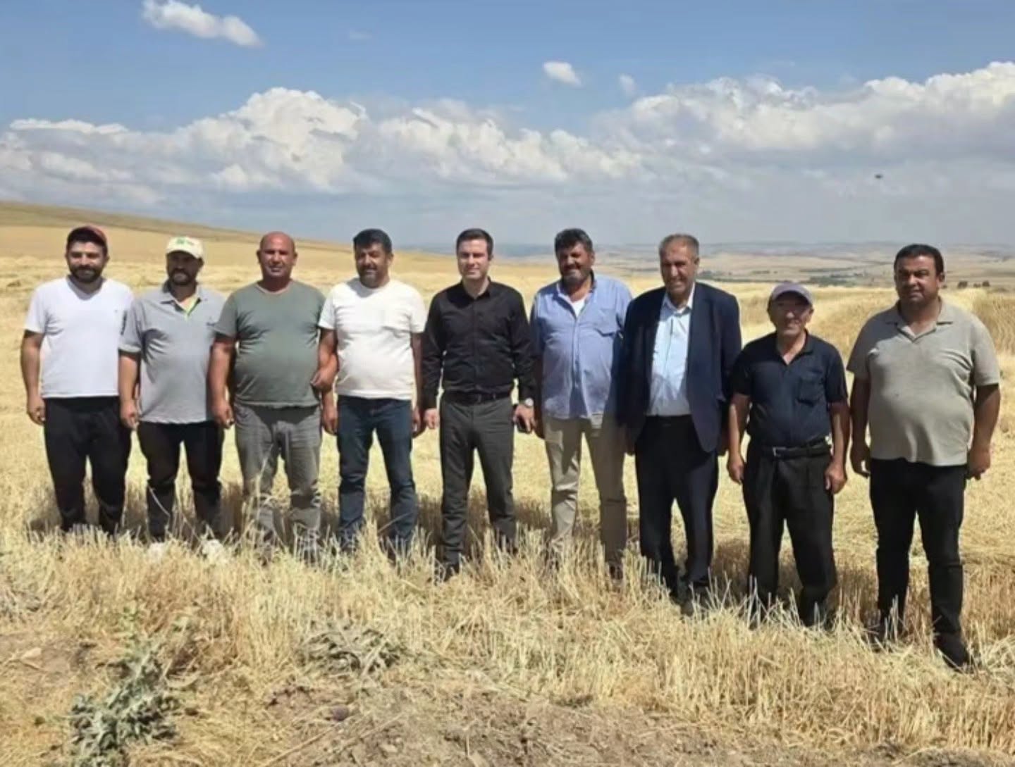 Kaymakam Demirkıran Hasat Mesaisinde Çiftçilerin Yanında
