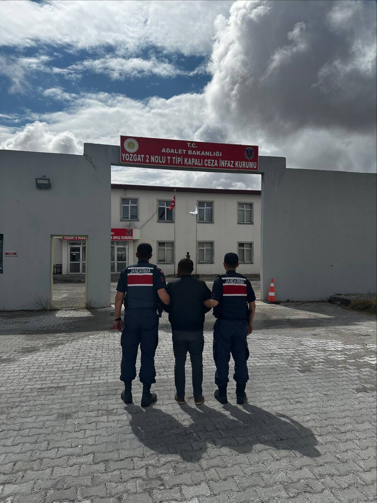Yozgat'ta JASAT Operasyonu: Aranan 2 Firari Kıskıvrak Yakalandı