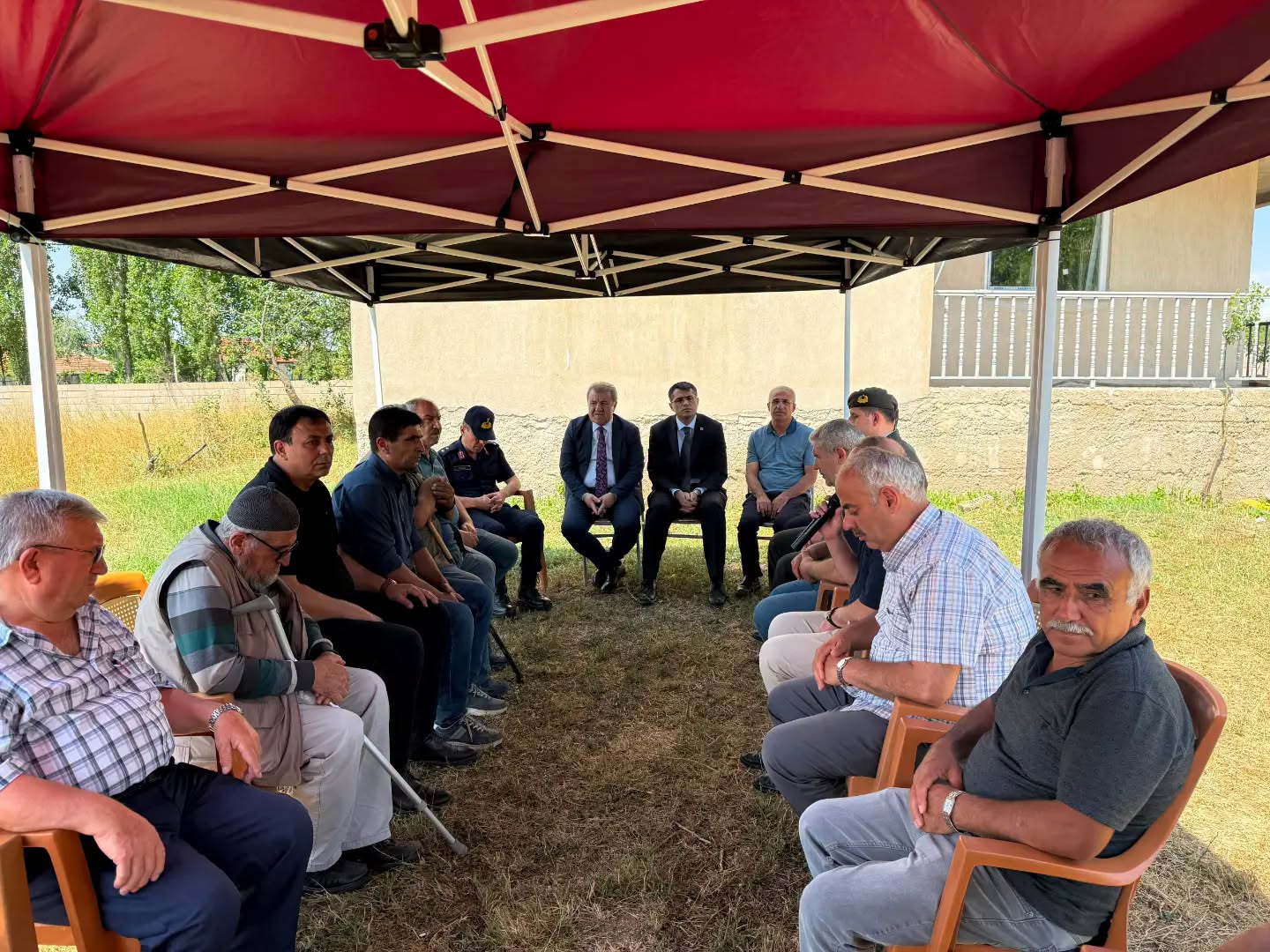 Akdağmadeni Protokolünden Şehit Annesi Hasna Mutlu'nun Ailesine Taziye Ziyareti