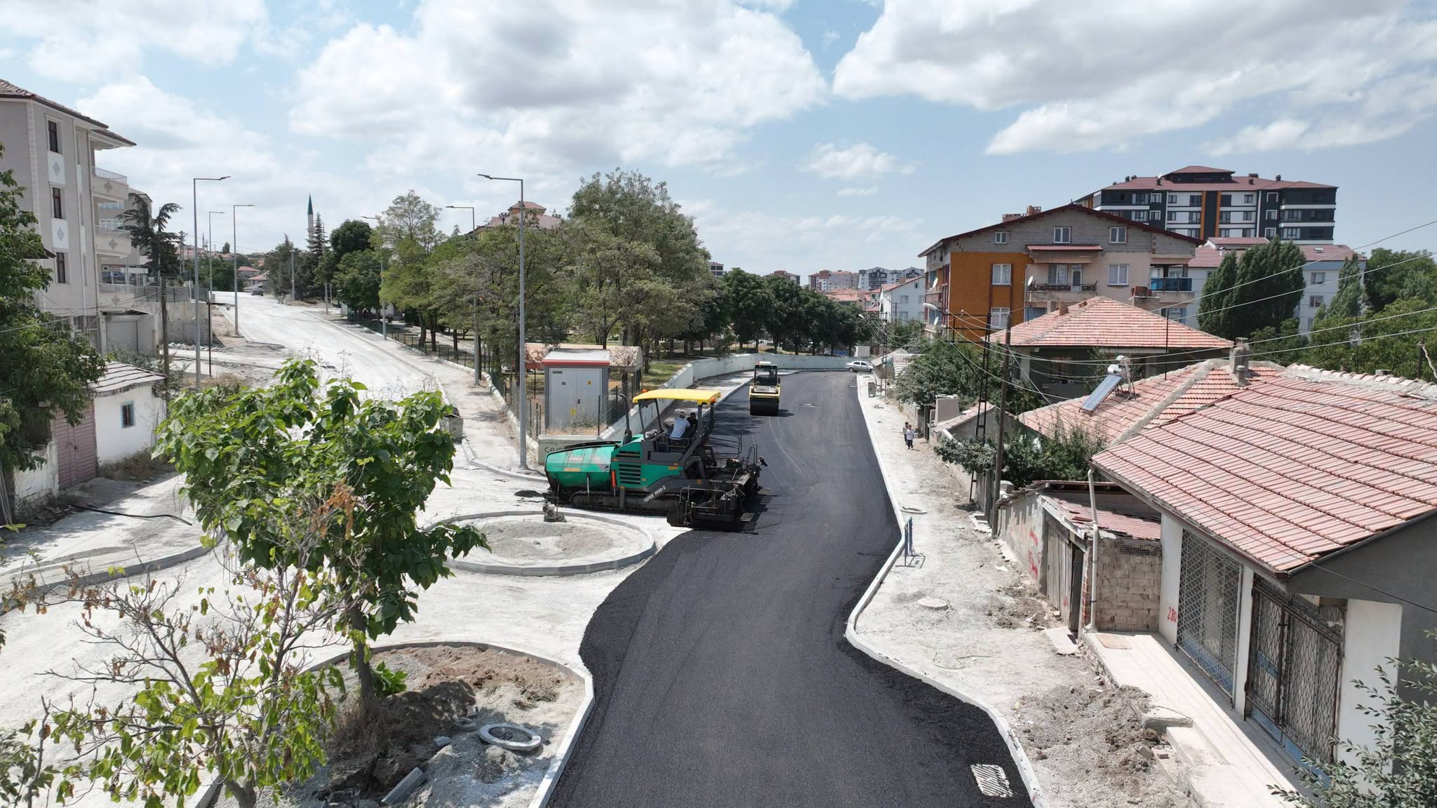 Sorgun'da Ulaşım Hamlesi Sürüyor: Karşıyaka Mahallesi'nde Asfalt Çalışmaları Başladı