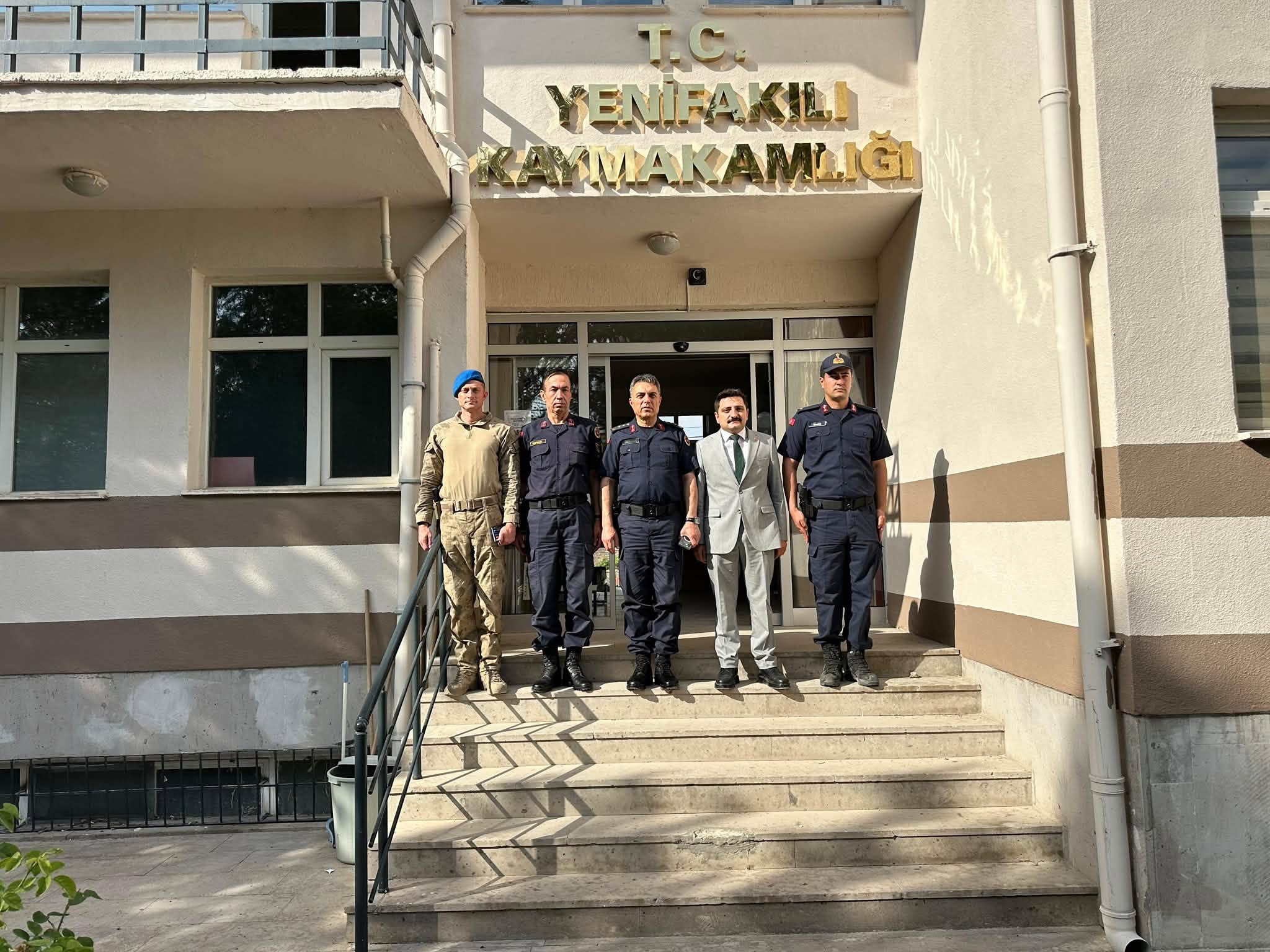 Yenifakılı’nda Güvenlik Zirvesi! İl Jandarma Komutanı Yalınkılıç’tan Kaymakam Kalender’e Ziyaret
