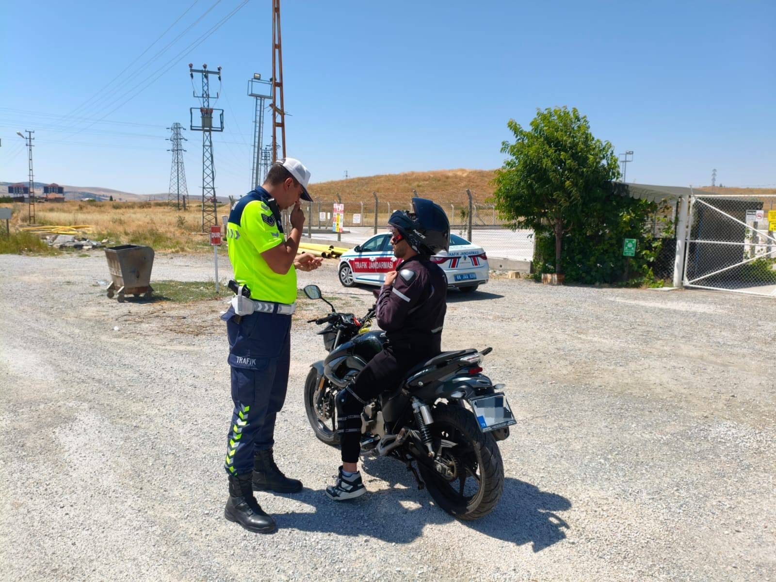 Jandarmadan Motosiklet Sürücülerine Güvenli Sürüş Eğitim