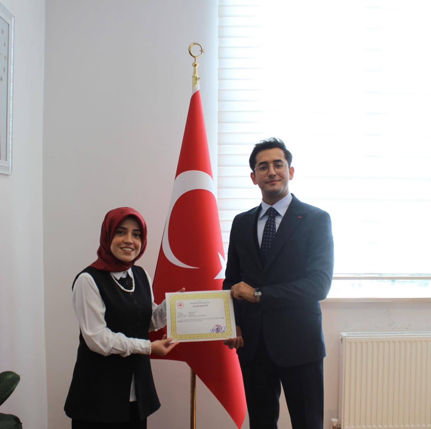 Türkiye Derecesi Getiren Doktora Kaymakamdan Başarı Belgesi