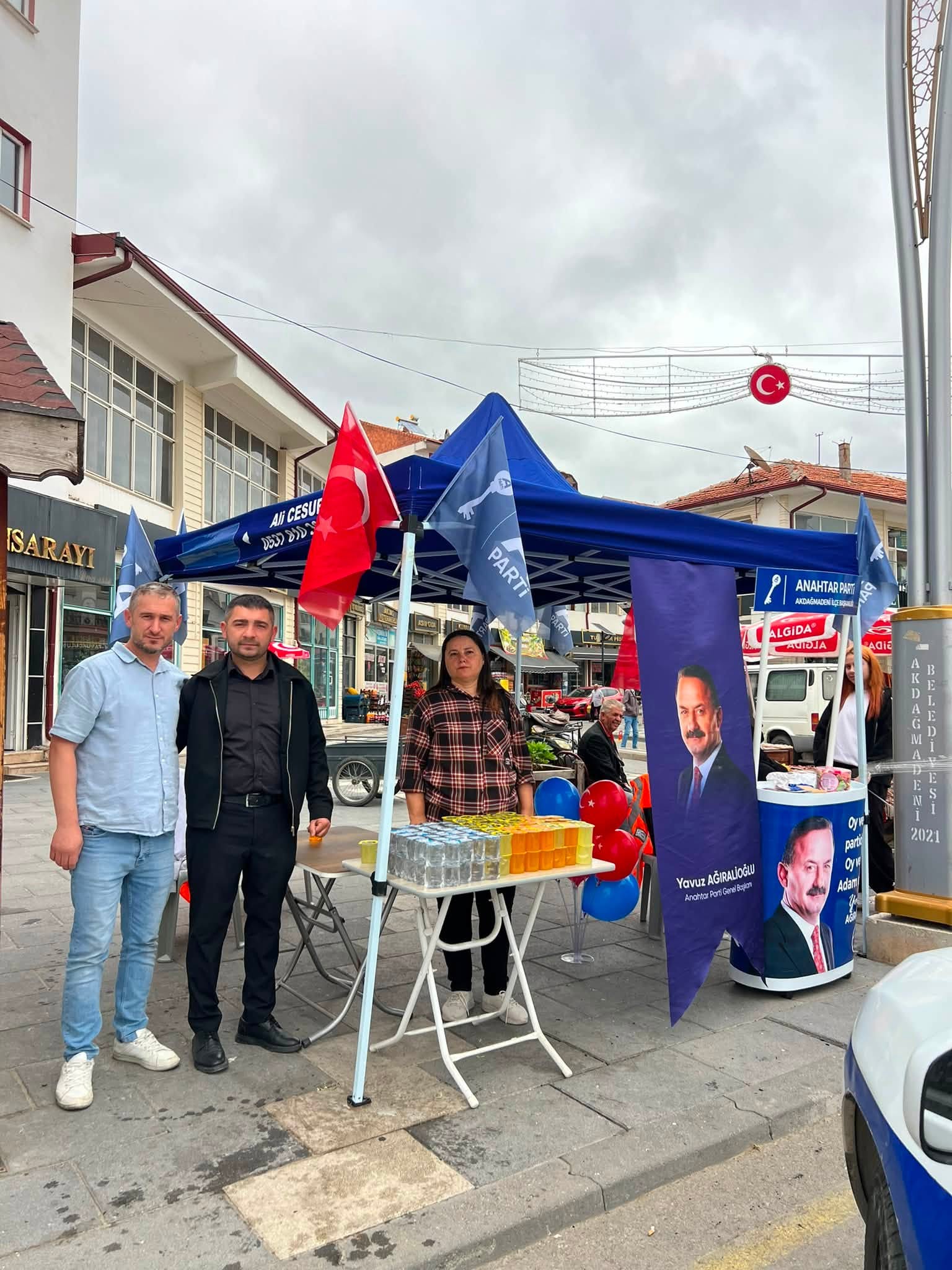 Anahtar Parti Akdağmadeni’nde Vatandaşlarla Buluşuyor: Tanıtım Standı Hizmete Açıldı