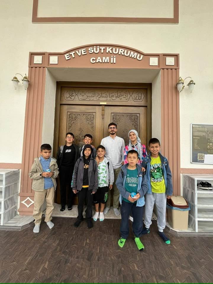 Yozgat Et ve Süt Kurumu Camii'nde Kur'an Kursu Öğrencilerine Anlamlı İkram
