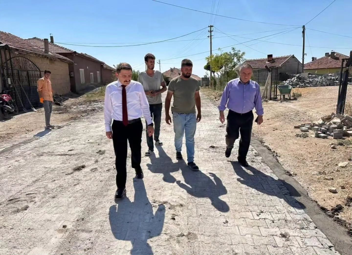 Yenifakılı’da Köy Yollarına Dokunuş: Bektaşlı’da Parke Çalışmaları Hız Kazandı
