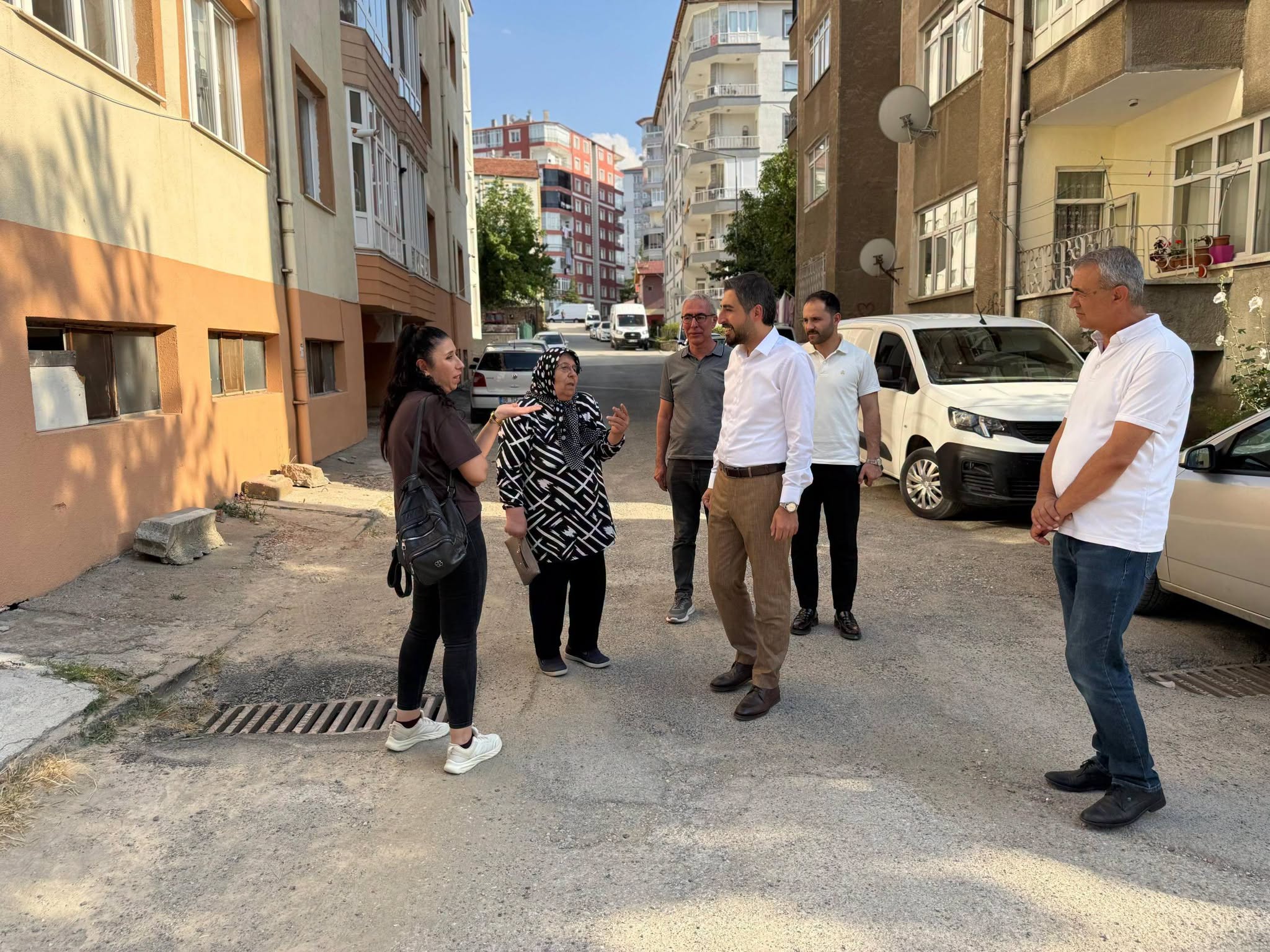 AK Parti Yozgat Teşkilatı Yeni Camii Mahallesi’nde Vatandaşlarla Buluştu