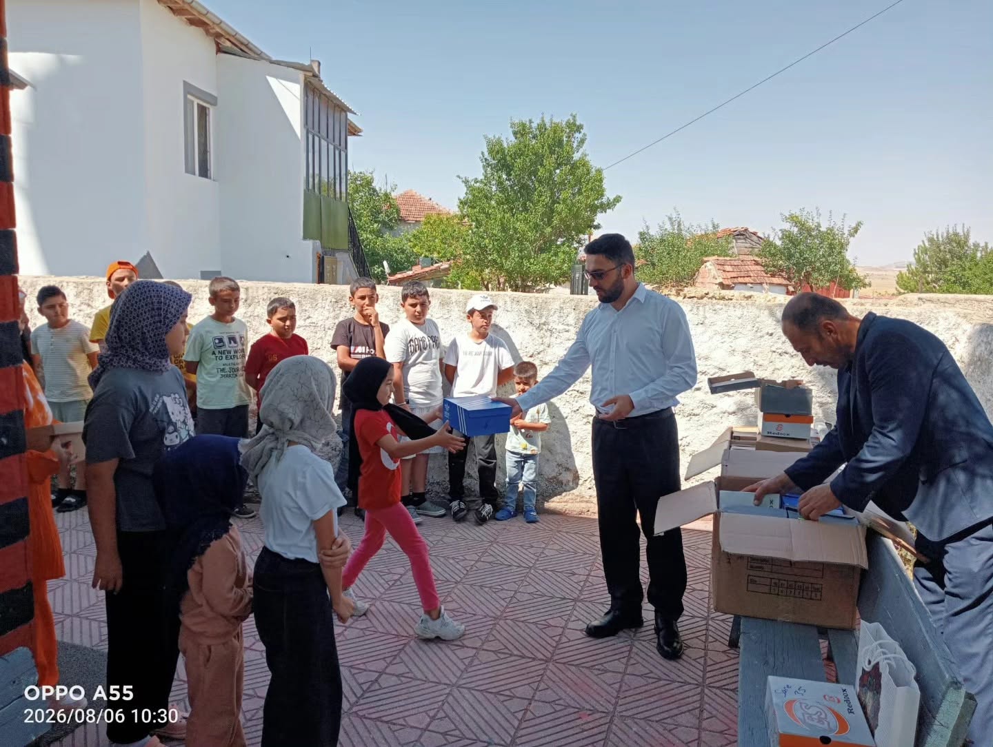 Saraykent’te Kur’an Kursu Öğrencilerine Hayırsever Desteği