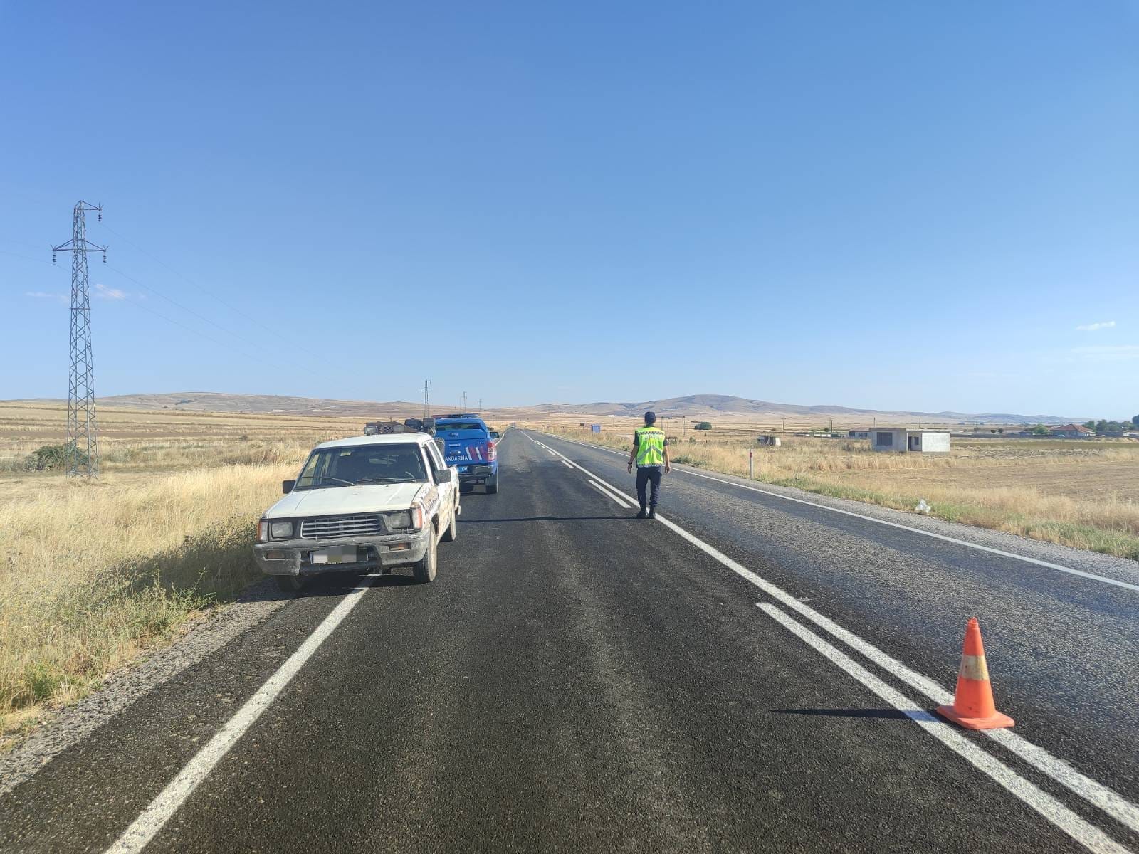 Yakıtı Bitti, Lastiği Patladı! İmdada Yozgat Jandarması Yetişti