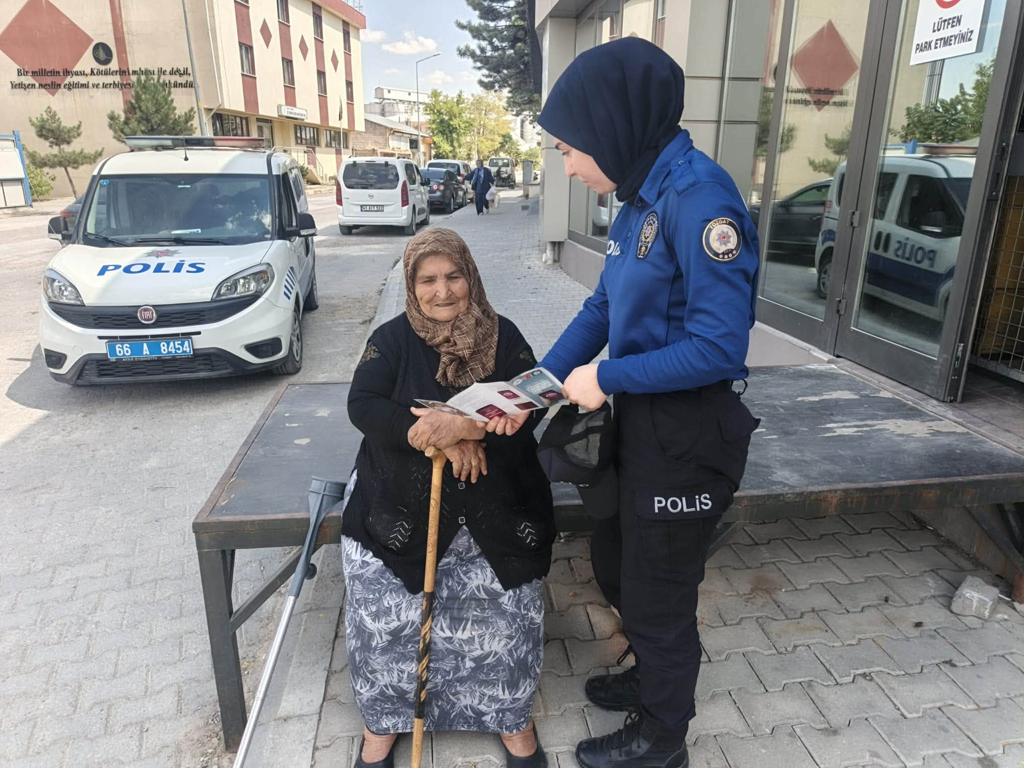 Yenifakılı’da Polislerden Vatandaşlara Güvenlik Bilgilendirmesi