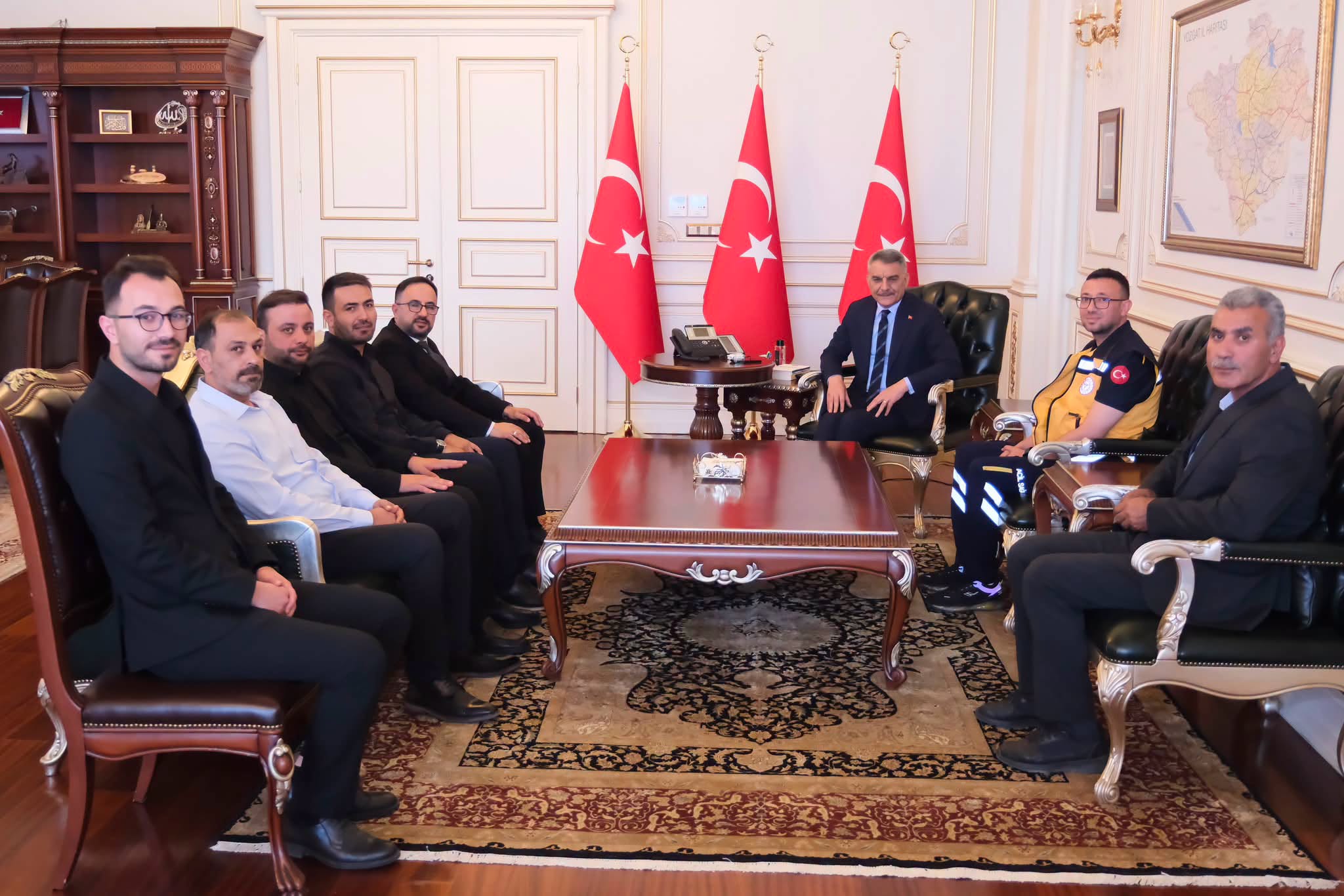Seyit Nazım Eroğlu’ndan Vali Özkan’a Anlamlı Ziyaret