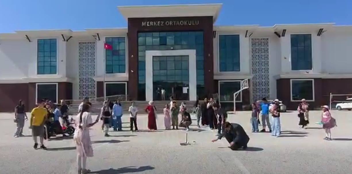 Yozgat’ta Teknoloji Yaz Okulu Finalini Gökyüzüne Füze Göndererek Yaptı