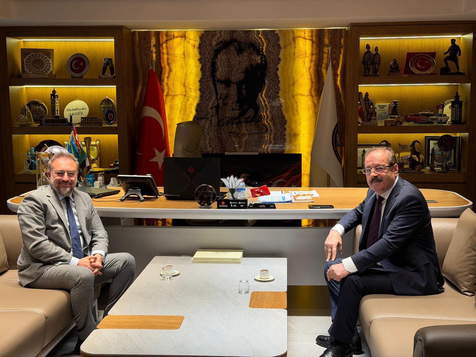 Rektör Evren Yaşar’dan Milletvekili Akgül’e Nezaket Ziyareti