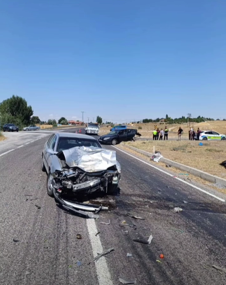 Sorgun’da Korkutan Kaza! Çocukların da Bulunduğu İki Otomobil Çarpıştı