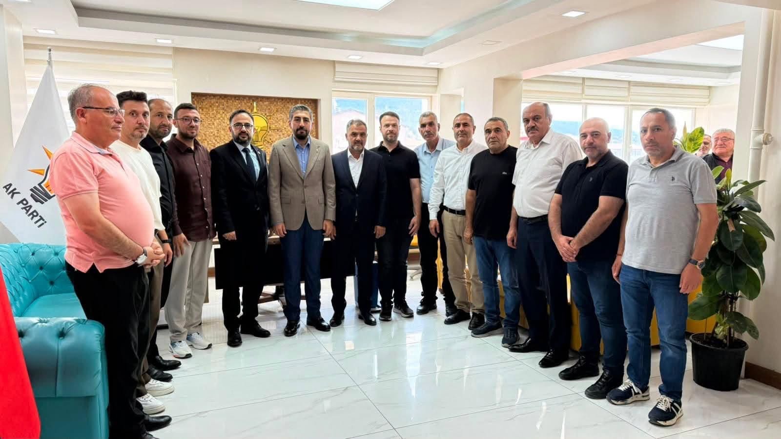 Memur-Sen’den AK Parti’ye 25. Yıl Ziyareti