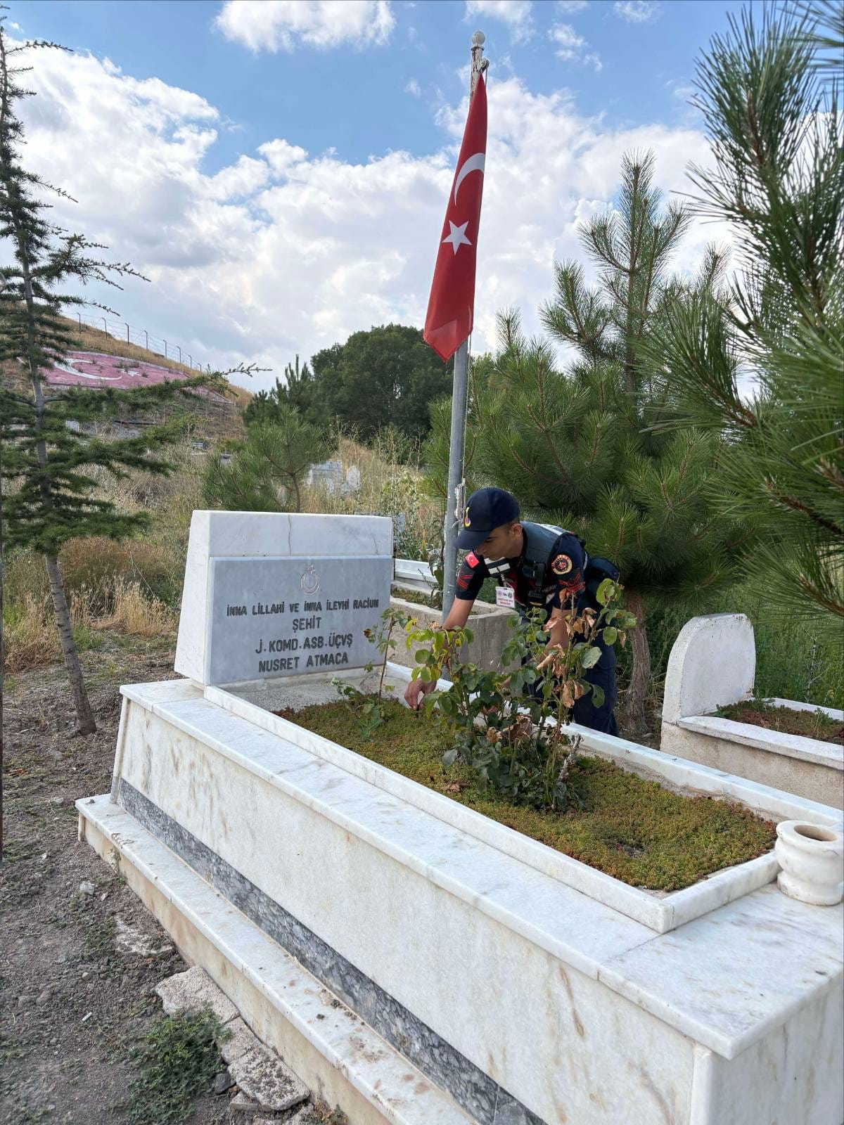 Sorgun’da Şehit Nusret Atmaca’nın Kabri Yenilendi
