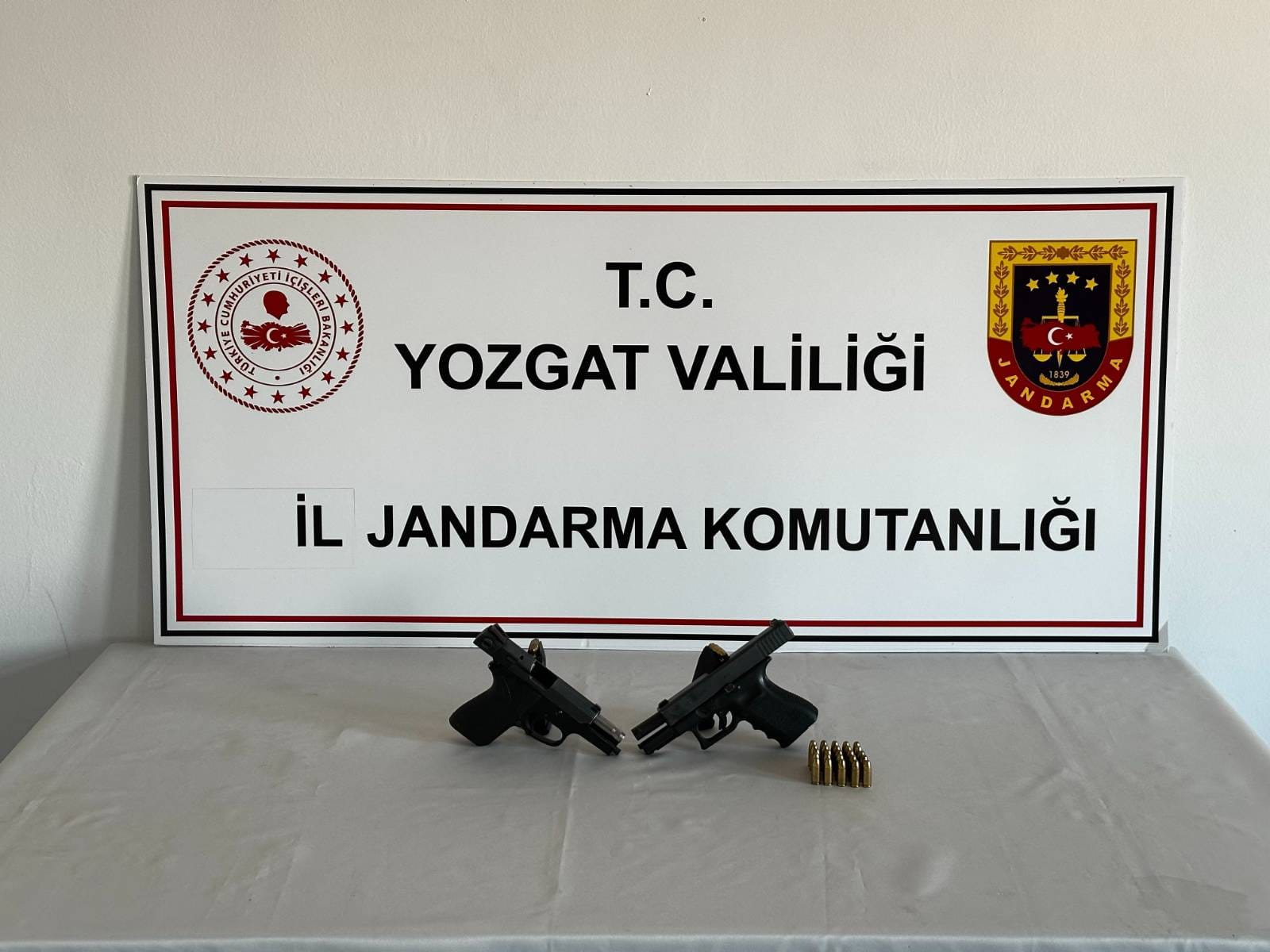 Alkollü Sürücünün Aracından 2 Ruhsatsız Tabanca Çıktı