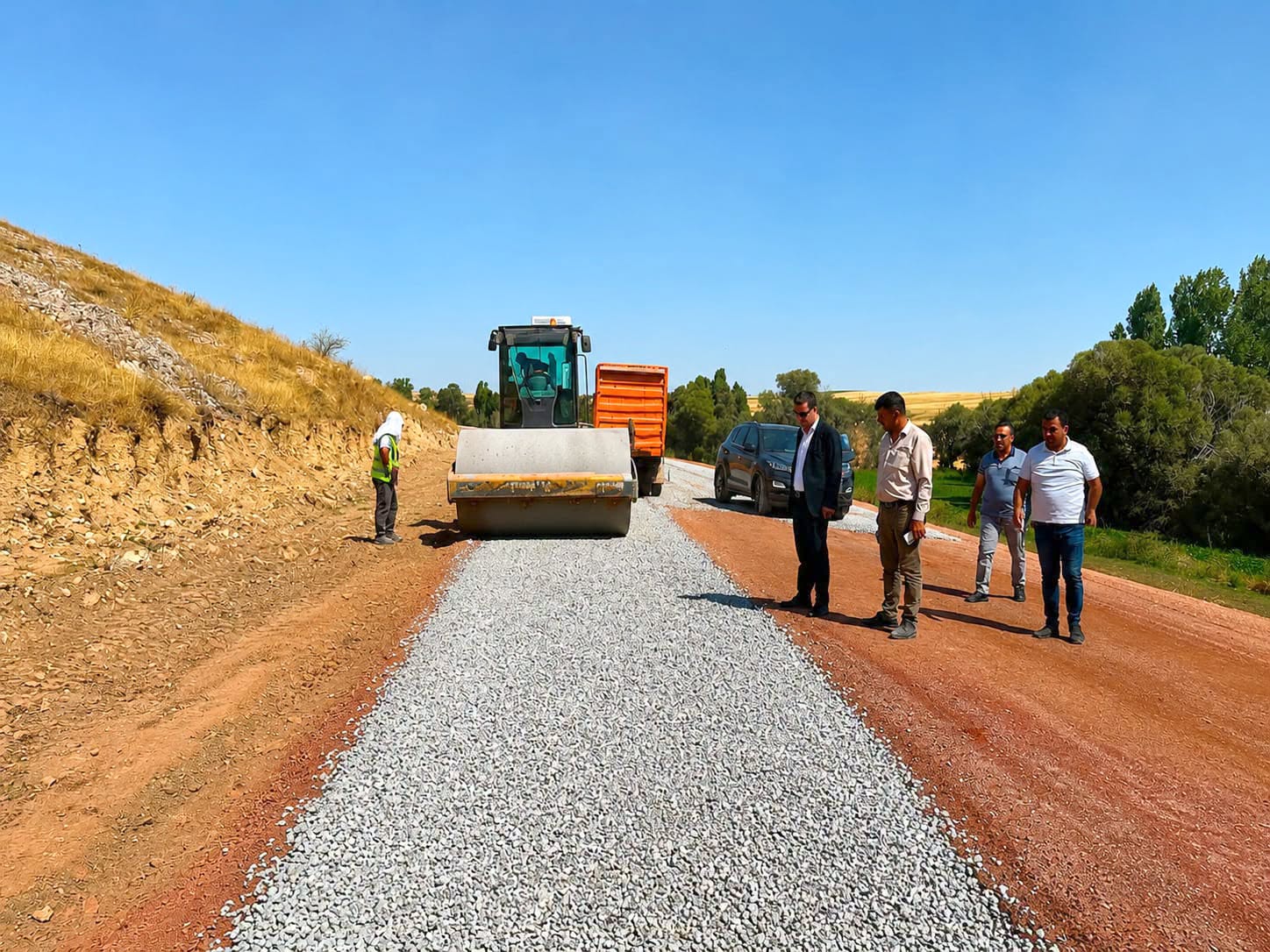Konurlu’da Yol Seferberliği: Kaymakam Demirkıran Çalışmaları Yerinde İnceledi
