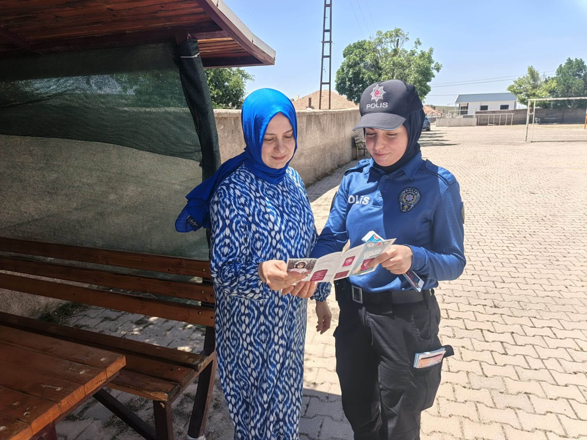 Yenifakılı’da Polislerden Vatandaşlara Güvenlik Bilgilendirmesi
