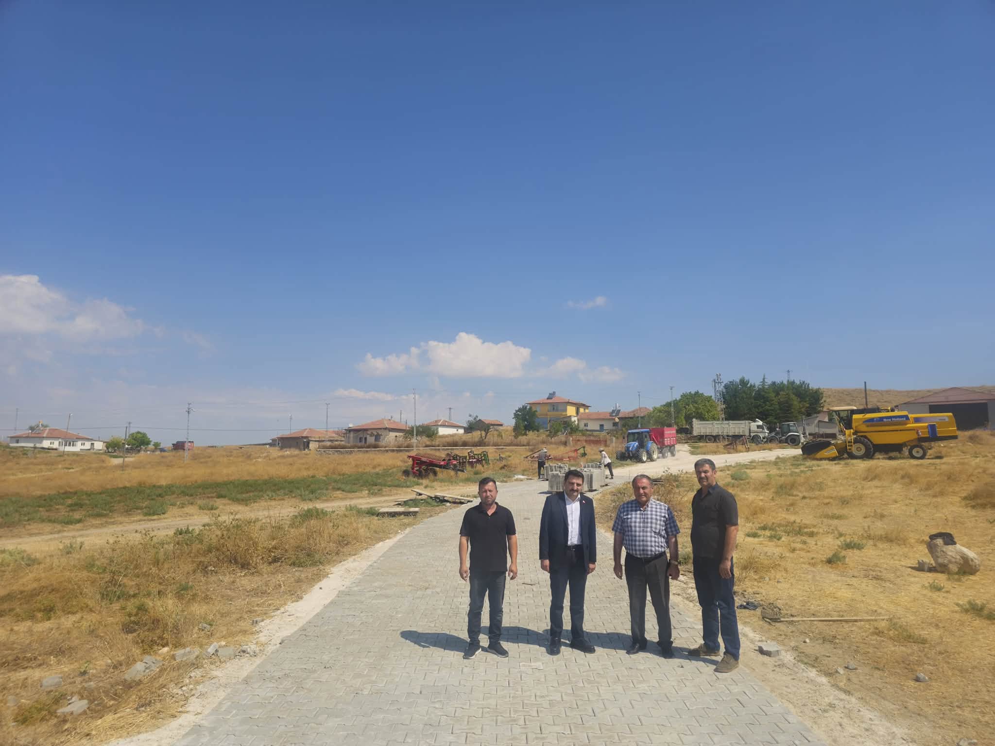 Yenifakılı’da Köy Yolları İçin Çalışmalar Sürüyor