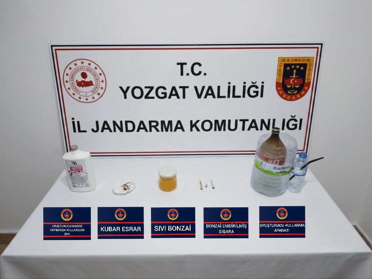 Yozgat’ta Uyuşturucu Operasyonu: 4 Şüphelinin Evinden Bonzai Çıktı