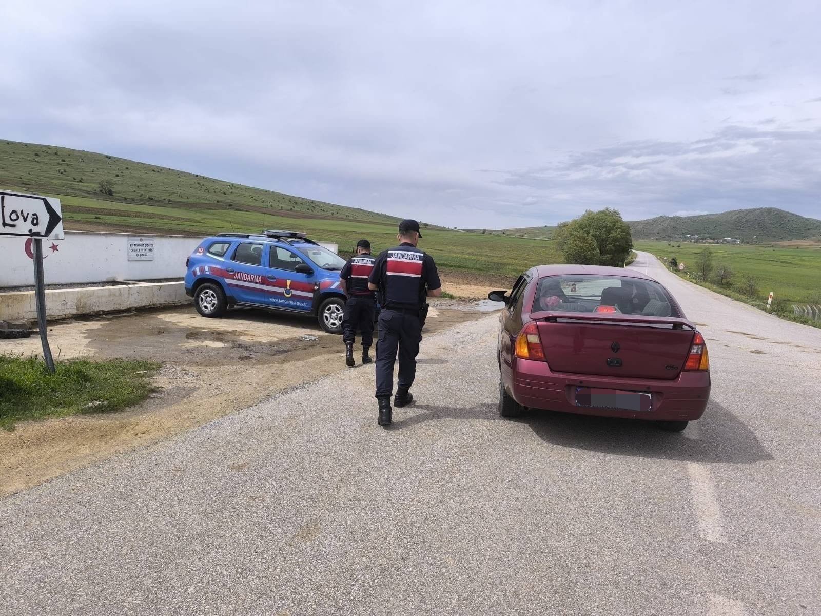 Yozgat’ta Jandarmadan Kaçak Alkol Denetimi: 700 Kişi Sorgulandı