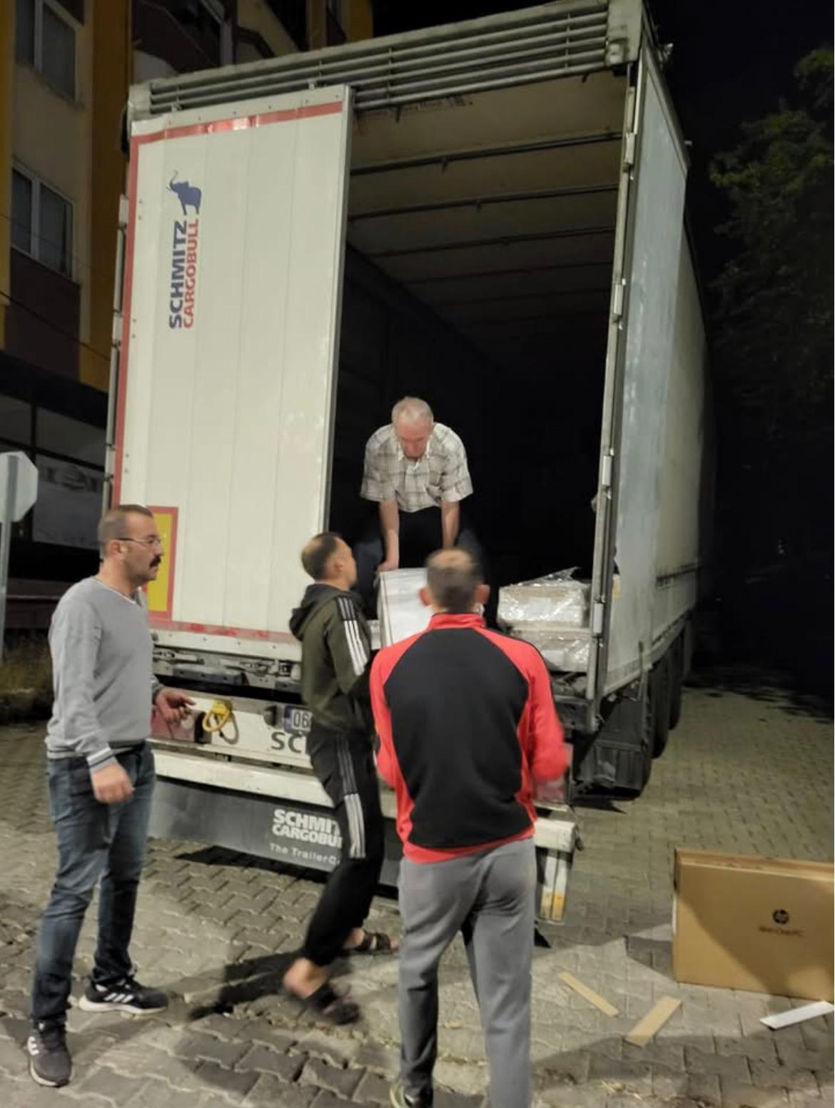 Sarıkaya’daki Okullara Büyük Donatım Desteği