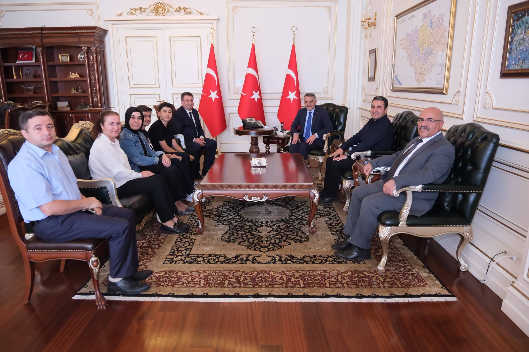 Yozgat’ın LGS Gururları Vali Özkan’ın Makamında