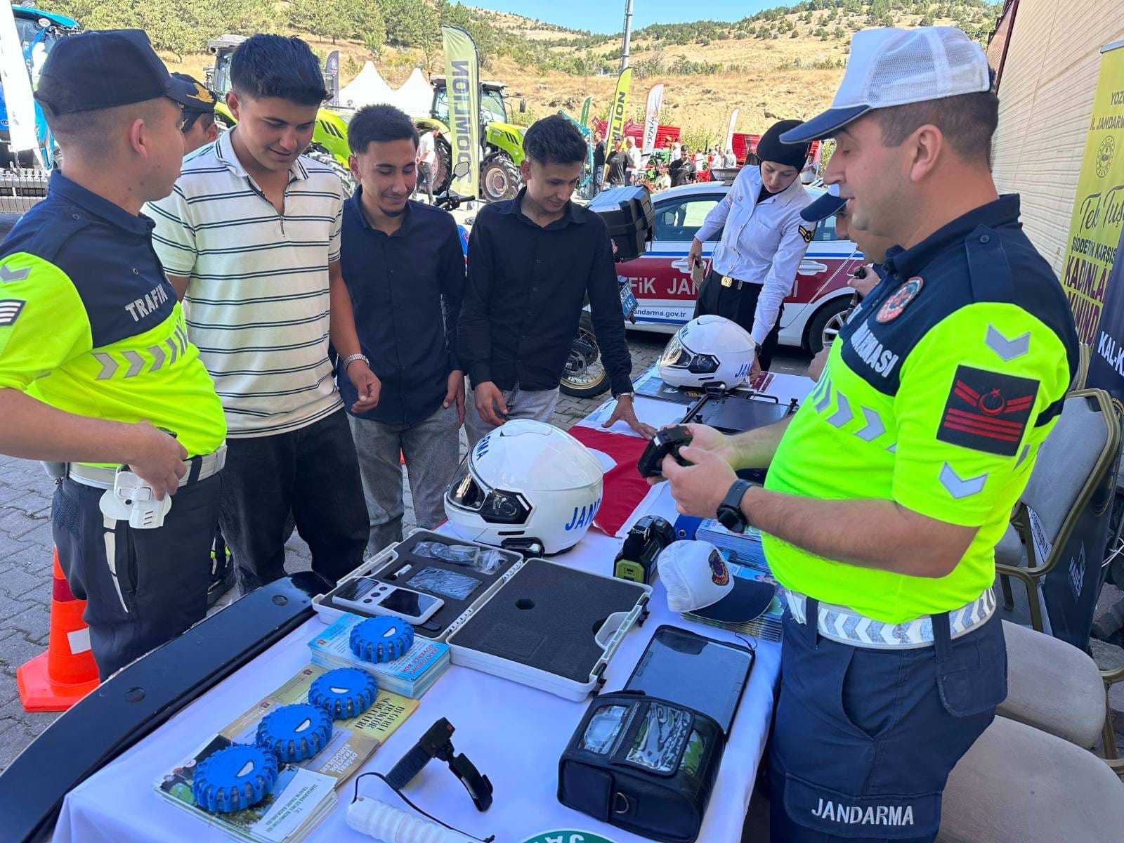 Yozgat Tarım Fuarı’nda Jandarmadan Trafik ve KADES Bilgilendirmesi